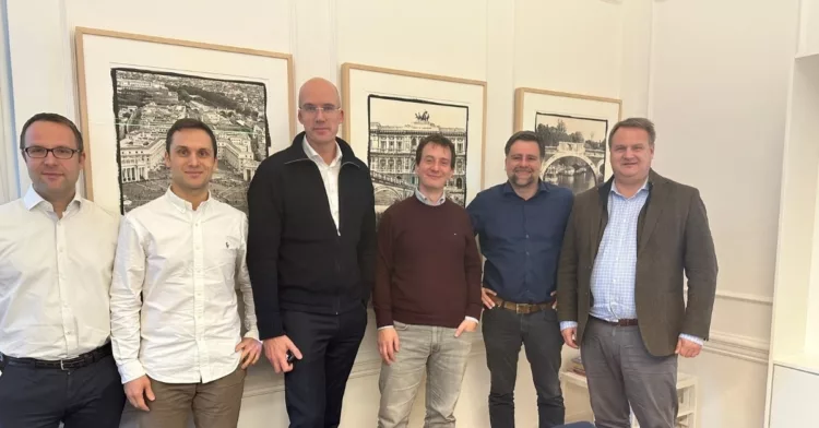 Namespace / EuroDNS announces acquisition of moving internet group